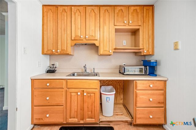 109 Massanet Street, Port Lavaca, TX 77979