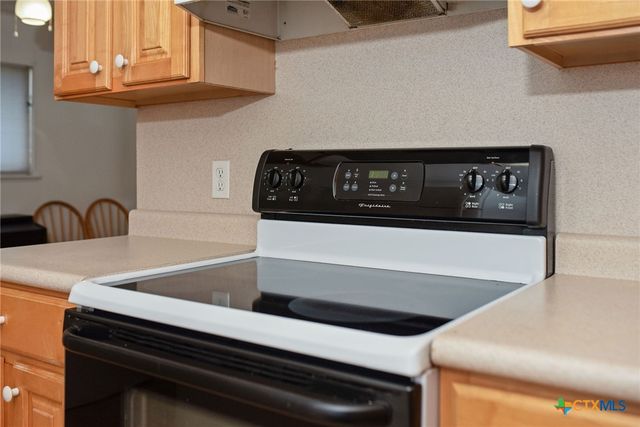 109 Massanet Street, Port Lavaca, TX 77979