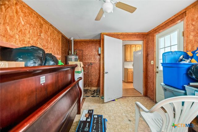 109 Massanet Street, Port Lavaca, TX 77979