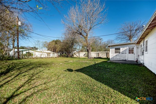 109 Massanet Street, Port Lavaca, TX 77979