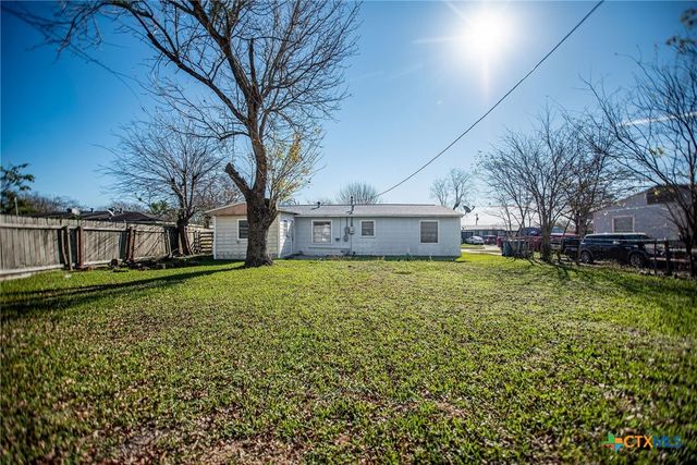 109 Massanet Street, Port Lavaca, TX 77979