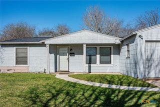 109 Massanet Street, Port Lavaca, TX 77979