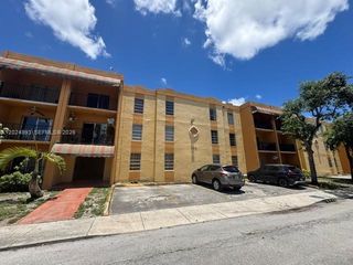 525 W 69th St 101, Hialeah, FL 33014