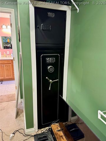 3899 Iva Durst Road, Leon, WV 25123