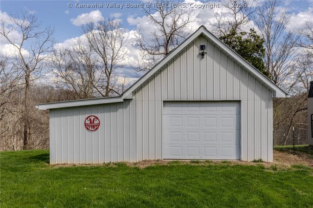 3899 Iva Durst Road, Leon, WV 25123