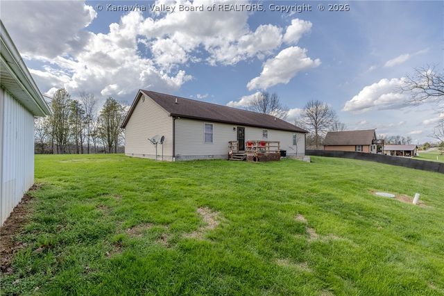 3899 Iva Durst Road, Leon, WV 25123