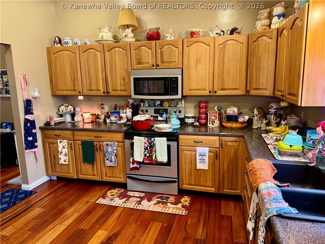 3899 Iva Durst Road, Leon, WV 25123