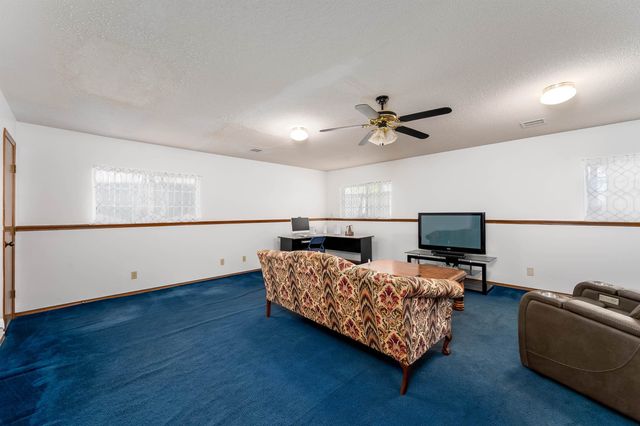 5402 Arlene St, Wichita, KS 67207