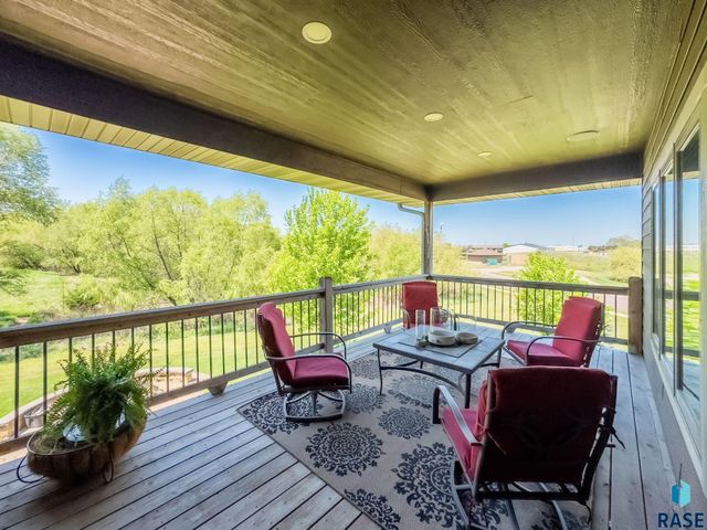 305 S Heritage Rd Road, Brandon, SD 57005