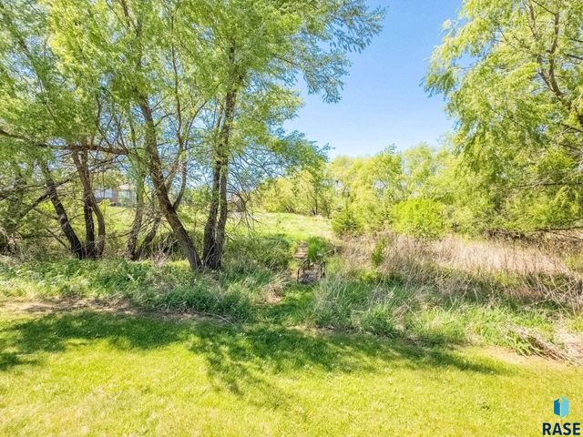 305 S Heritage Rd Road, Brandon, SD 57005