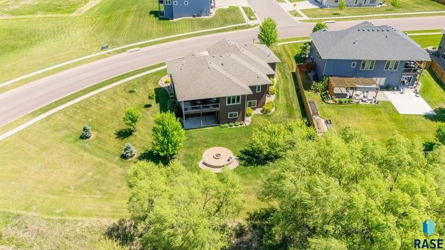 305 S Heritage Rd Road, Brandon, SD 57005