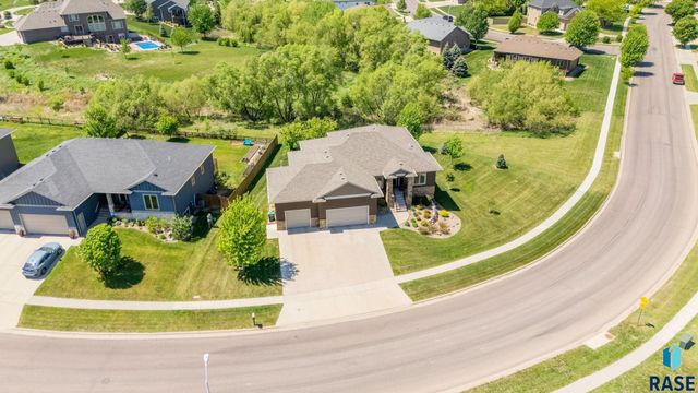 305 S Heritage Rd Road, Brandon, SD 57005