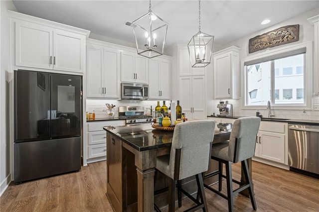 4530 NW 49th Court, Riverside, MO 64150