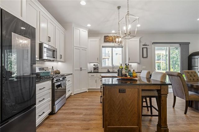 4530 NW 49th Court, Riverside, MO 64150