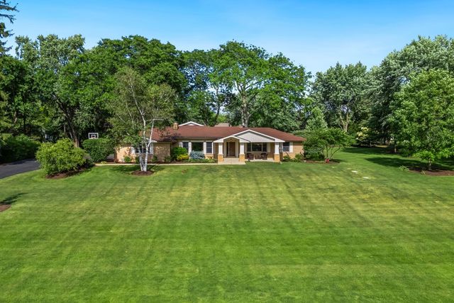 1043 Blackburn Drive, Inverness, IL 60067