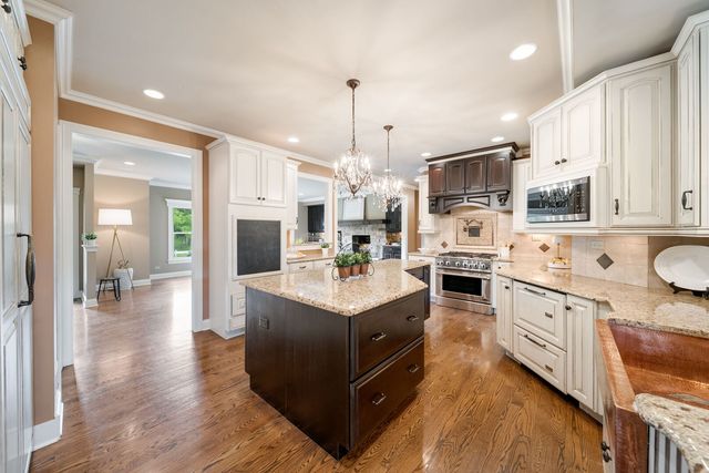 1043 Blackburn Drive, Inverness, IL 60067