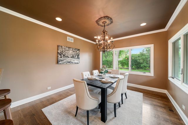 1043 Blackburn Drive, Inverness, IL 60067