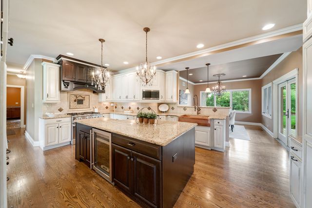 1043 Blackburn Drive, Inverness, IL 60067
