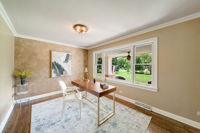 1043 Blackburn Drive, Inverness, IL 60067