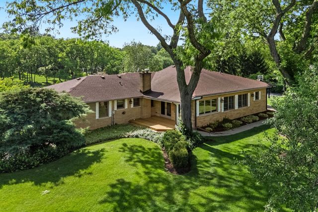 1043 Blackburn Drive, Inverness, IL 60067