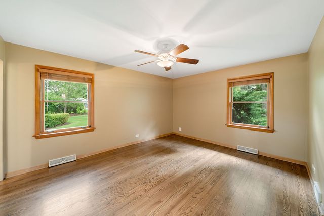 1043 Blackburn Drive, Inverness, IL 60067