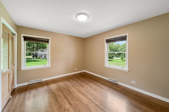 1043 Blackburn Drive, Inverness, IL 60067