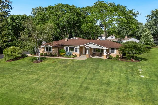 1043 Blackburn Drive, Inverness, IL 60067