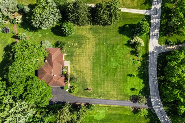1043 Blackburn Drive, Inverness, IL 60067