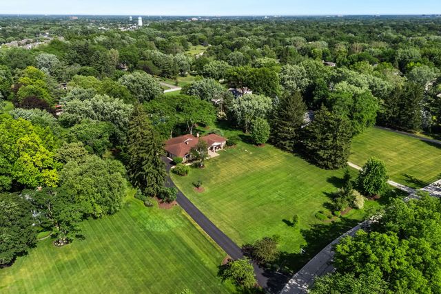 1043 Blackburn Drive, Inverness, IL 60067