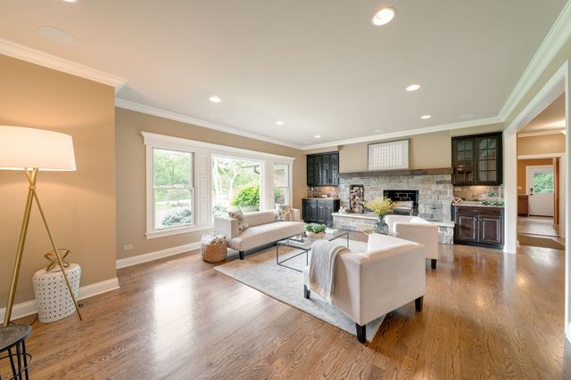 1043 Blackburn Drive, Inverness, IL 60067