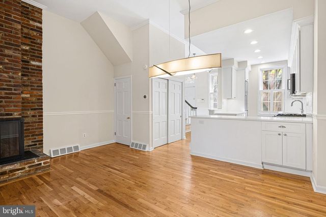 1115 LOMBARD ST, Philadelphia, PA 19147