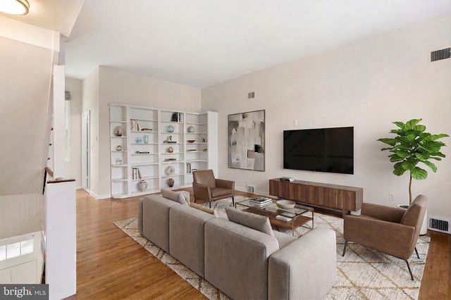 1115 LOMBARD ST, Philadelphia, PA 19147