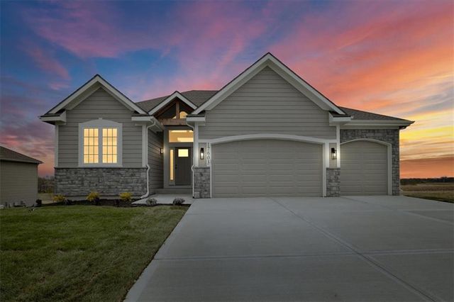 17507 Grey Hawke Ridge, Smithville, MO 64089