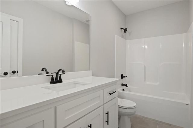 17507 Grey Hawke Ridge, Smithville, MO 64089