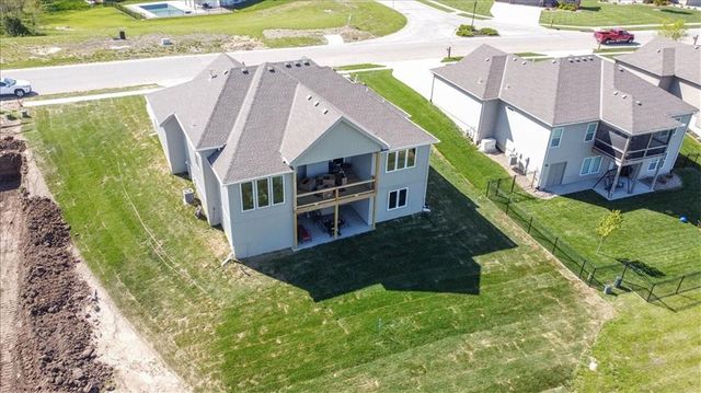 17507 Grey Hawke Ridge, Smithville, MO 64089