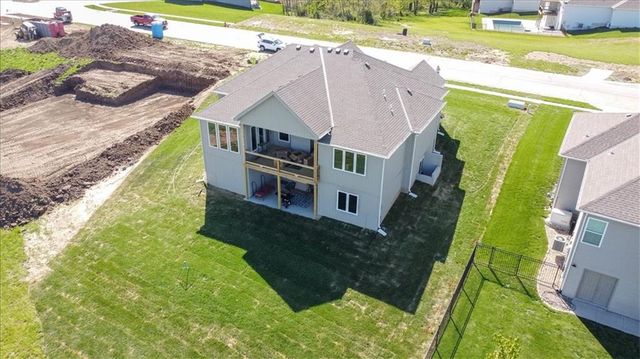17507 Grey Hawke Ridge, Smithville, MO 64089