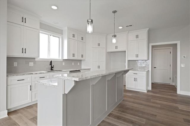 17507 Grey Hawke Ridge, Smithville, MO 64089