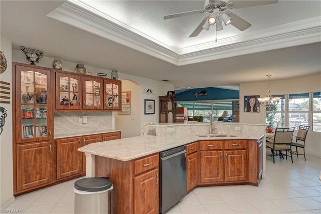 935 SE 20th CT, Cape Coral, FL 33990