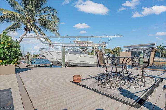 935 SE 20th CT, Cape Coral, FL 33990