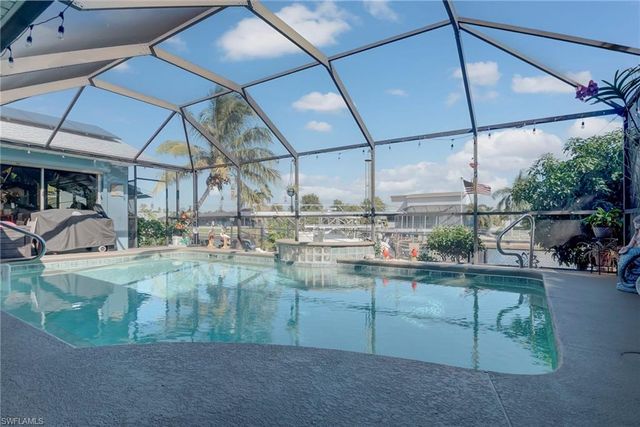 935 SE 20th CT, Cape Coral, FL 33990