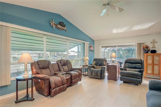 935 SE 20th CT, Cape Coral, FL 33990