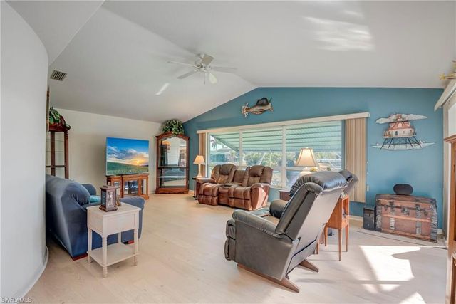 935 SE 20th CT, Cape Coral, FL 33990