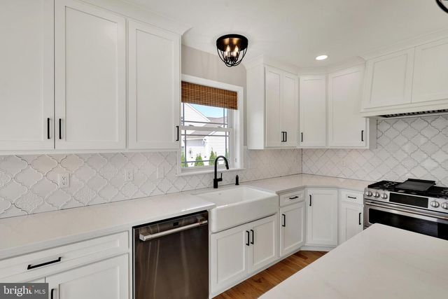 64 MIDDLETOWN RD, Fleetwood, PA 19522