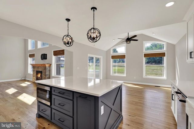 64 MIDDLETOWN RD, Fleetwood, PA 19522