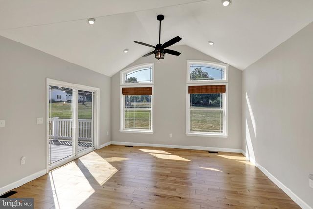 64 MIDDLETOWN RD, Fleetwood, PA 19522