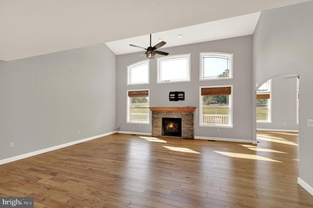 64 MIDDLETOWN RD, Fleetwood, PA 19522