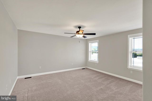 64 MIDDLETOWN RD, Fleetwood, PA 19522