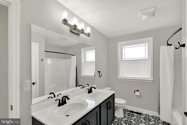 64 MIDDLETOWN RD, Fleetwood, PA 19522
