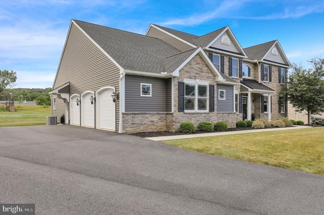 64 MIDDLETOWN RD, Fleetwood, PA 19522