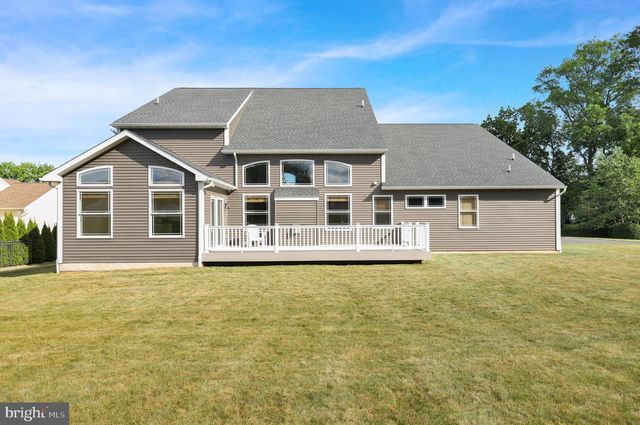 64 MIDDLETOWN RD, Fleetwood, PA 19522